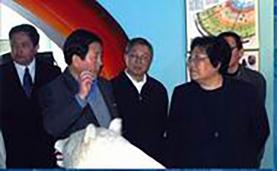 2002年北京市副市长翟鸿祥来我校视察工作