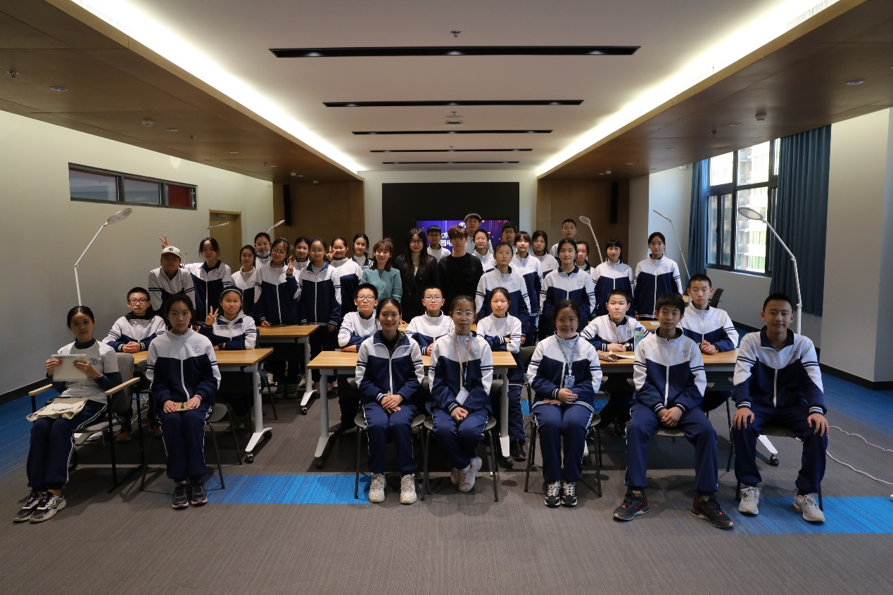 北京第五实验学校校园电视台正式成立，初代成员亮相